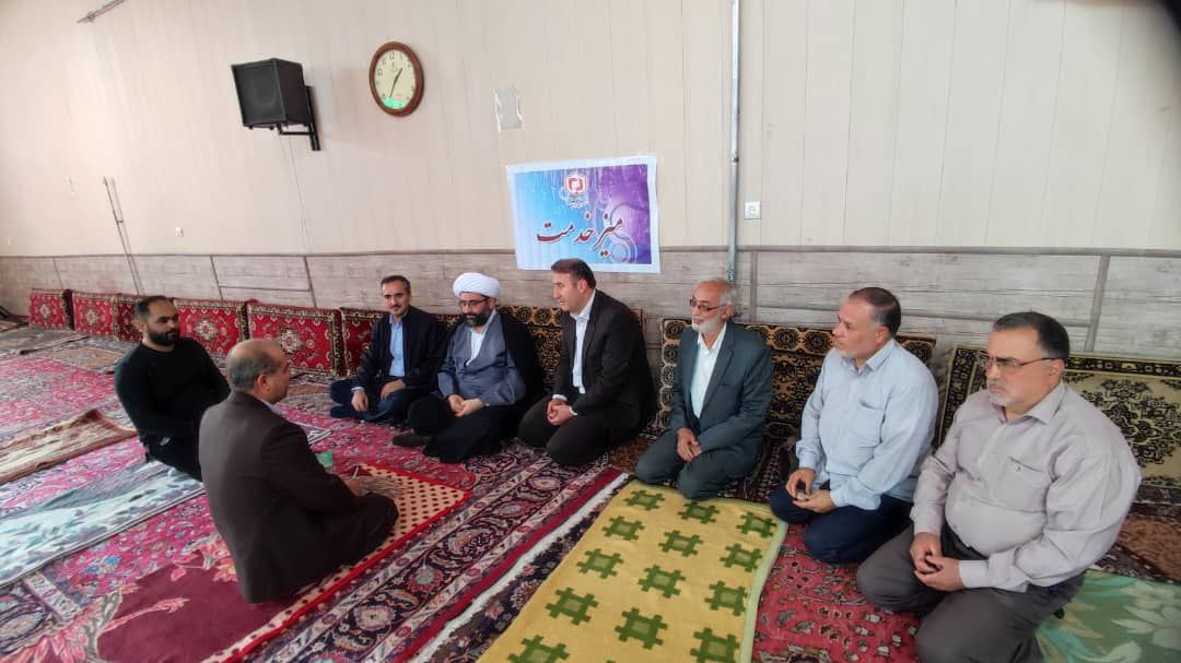 تشکیل و برپایی میز خدمت بنیاد مسکن انقلاب اسلامی در نماز عبادی سیاسی جمعه