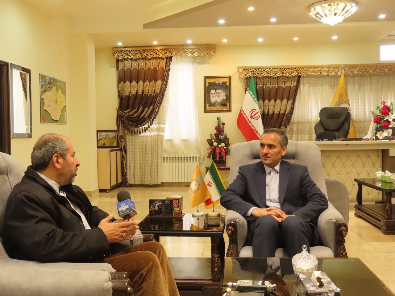 دیدار و گفتگوی دربندی مجری و تهیه کننده برنامه رادیویی اولکمیز با فرماندار چایپاره