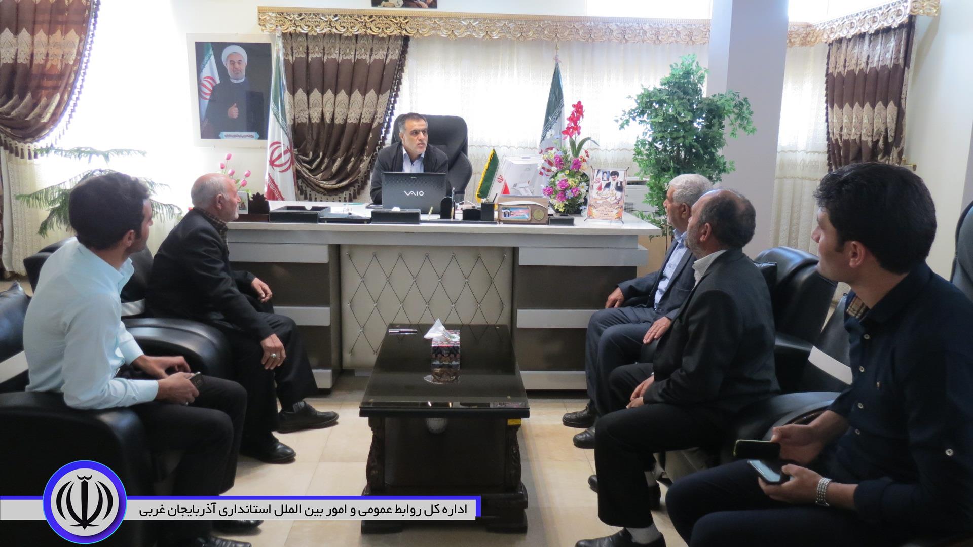 دیدار جمعی از اهالی روستای دوه آغلی با محمدی ایروانلو فرماندار چایپاره