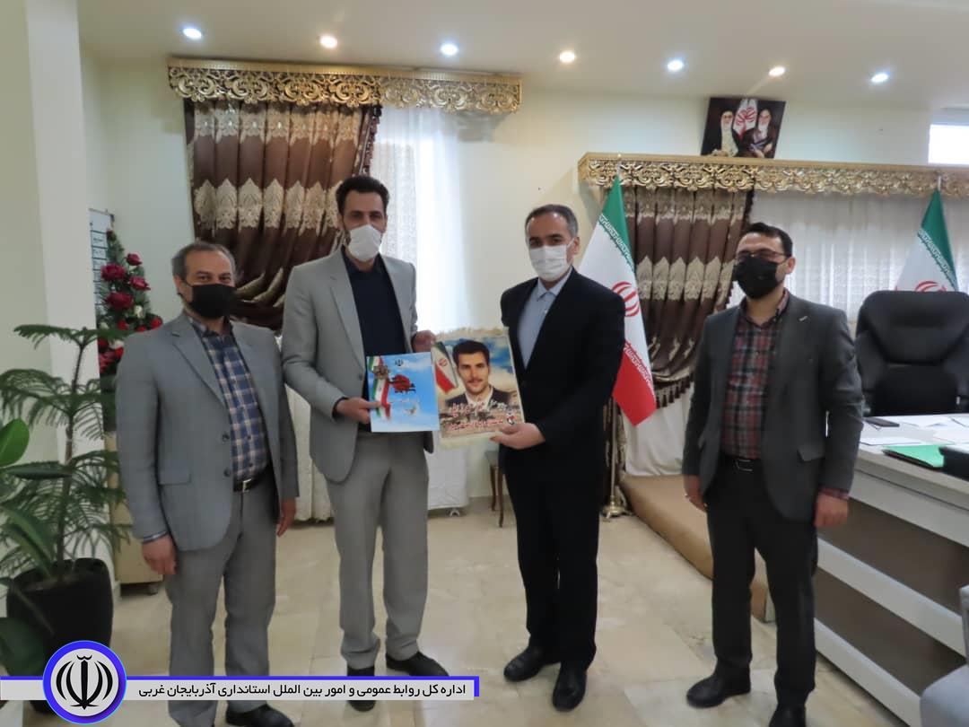 تجلیل از جناب آقای میرزایی همکار محترم فرمانداری
