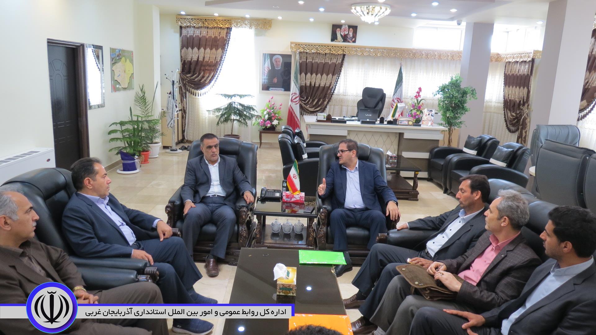 دیدار رضوی مدیرعامل آب و فاضلاب روستایی آذربایجان غربی و هئیت همراه با محمدی ایروانلو فرماندار چایپاره