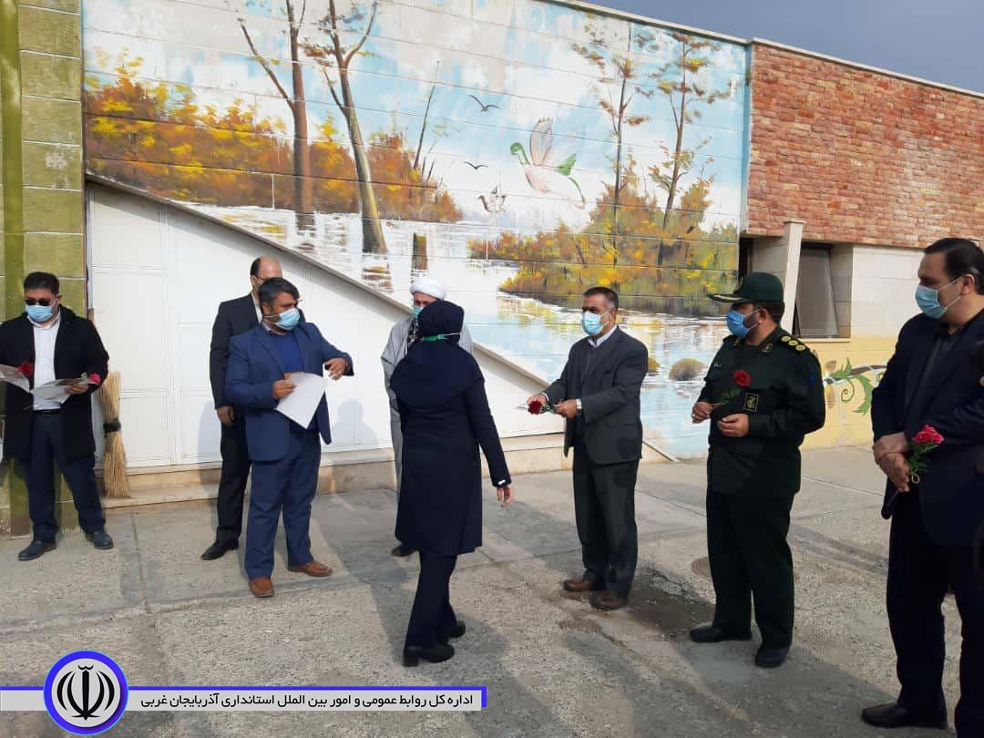 حضور فرماندار شهرستان چایپاره در بیمارستان امام خمینی شهرستان و قدردانی از پرستاران بمناسبت ولادت حضرت زینب (س) و روز  پرستار