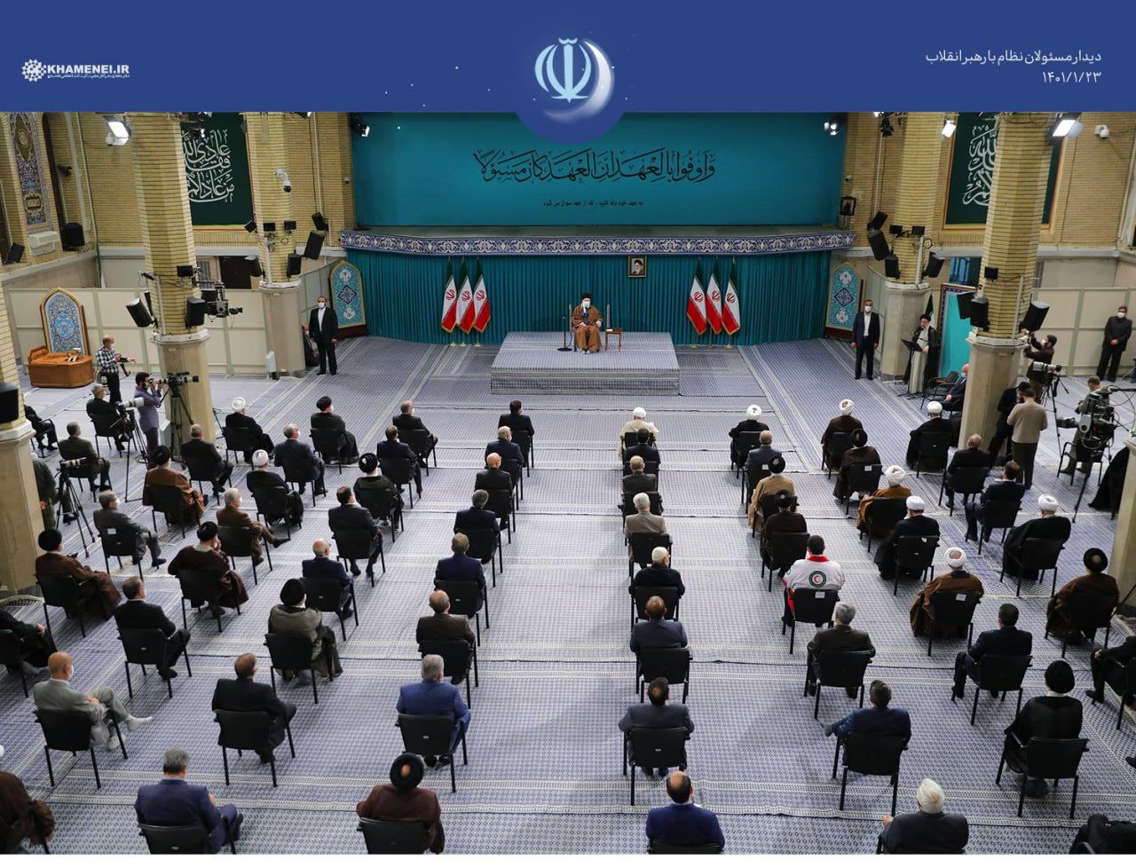 در دهمین روز از ماه مبارک رمضان، عصر امروز (سه‌شنبه) سران قوا و جمعی از مسئولان و کارگزاران نظام با رهبر انقلاب دیدار کردند