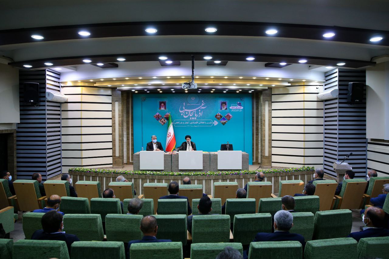 آیت‌الله رئیسی در دیدار جمعی از فعالان اقتصادی آذربایجان غربی: