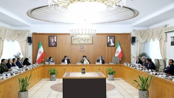 بررسی عملکرد وزارتخانه‌ها و ستاد تنظیم بازار در زمینه نظارت و کنترل بر قیمت‌ها