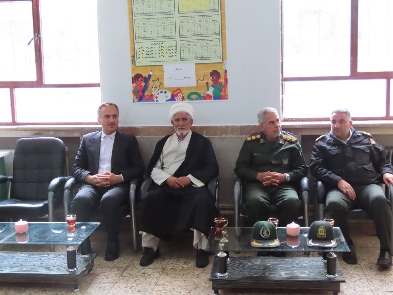 حضور فرماندار در مدرسه طالقانی