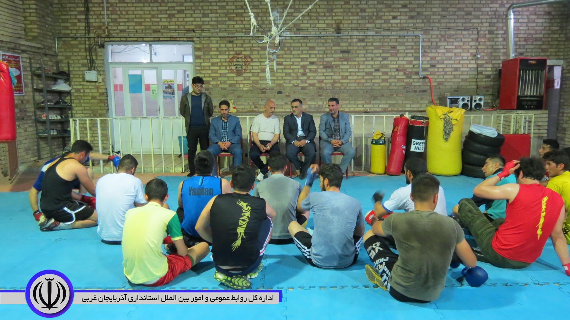 دیدارصمیمی فرماندار با ورزشکاران بوکس شهرستان چایپاره