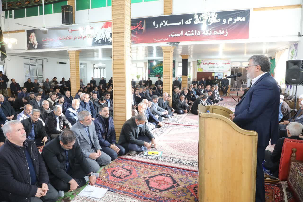 حضور محمدصادق معتمدیان استاندار آذربایجانغربی در جمع مردم روستای چورس