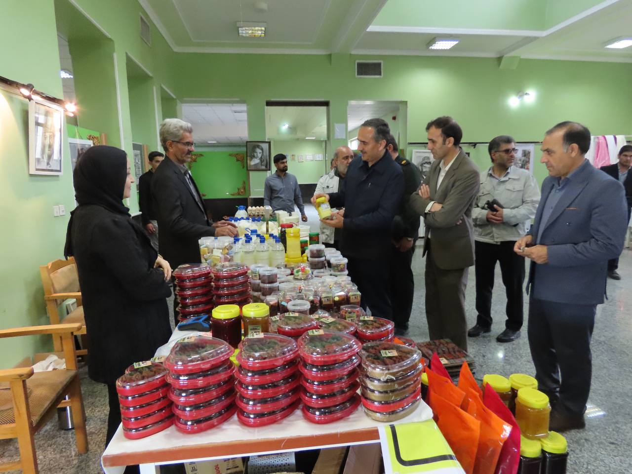 افتتاح نمایشگاه انواع صنایع دستی و غذایی مشاغل خانگی شهری و روستایی