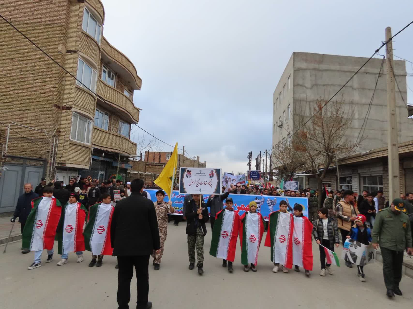 همزمان با سراسر کشور ، راهپیمایی حماسی و دشمن شکن یوم الله 22 بهمن مردم شهرستان چایپاره