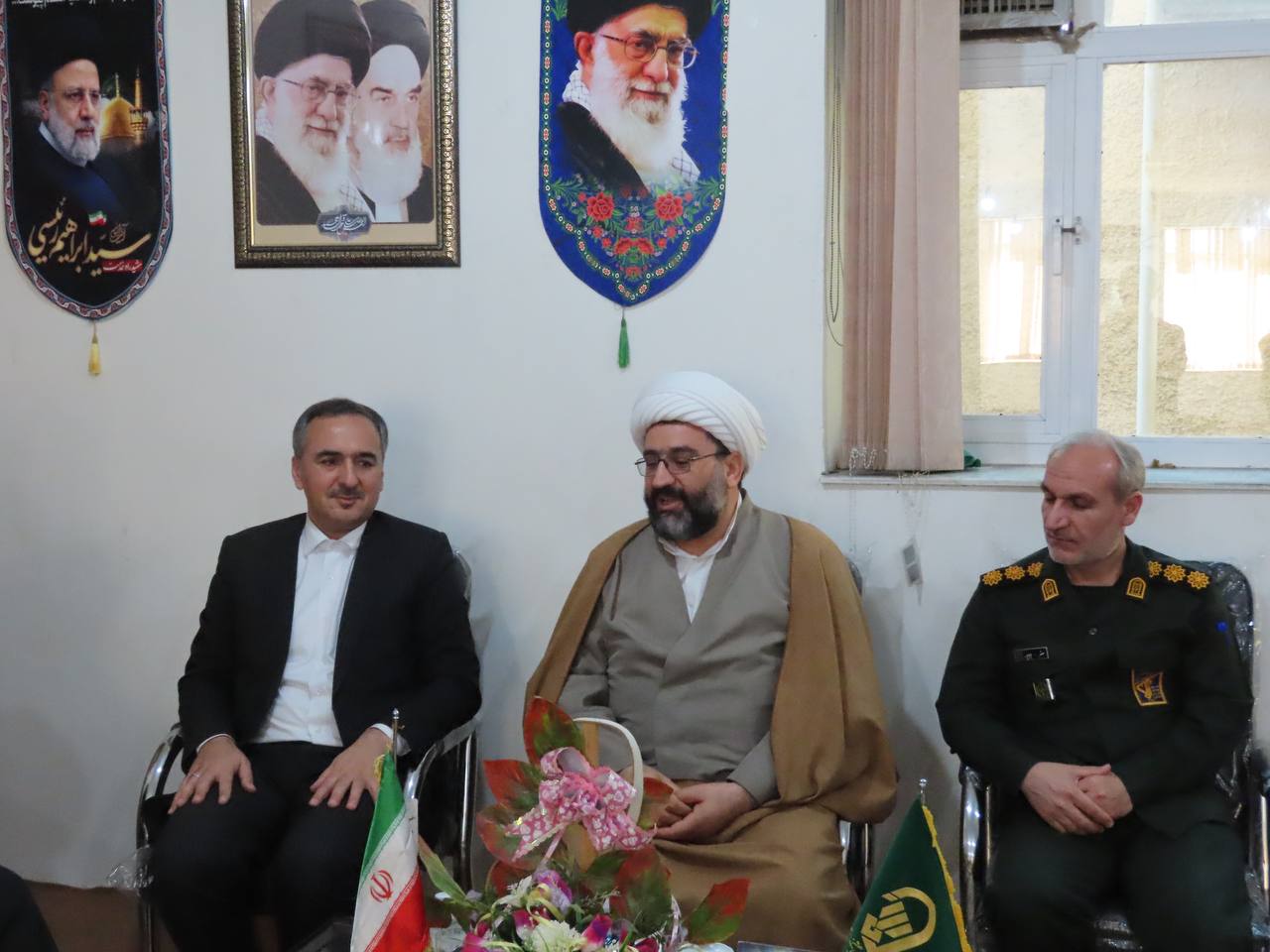 دیدار فرماندار و اعضای شورای تأمین شهرستان با امام جمعه سابق چایپاره و امام جمعه جدید شهرستان پلدشت
