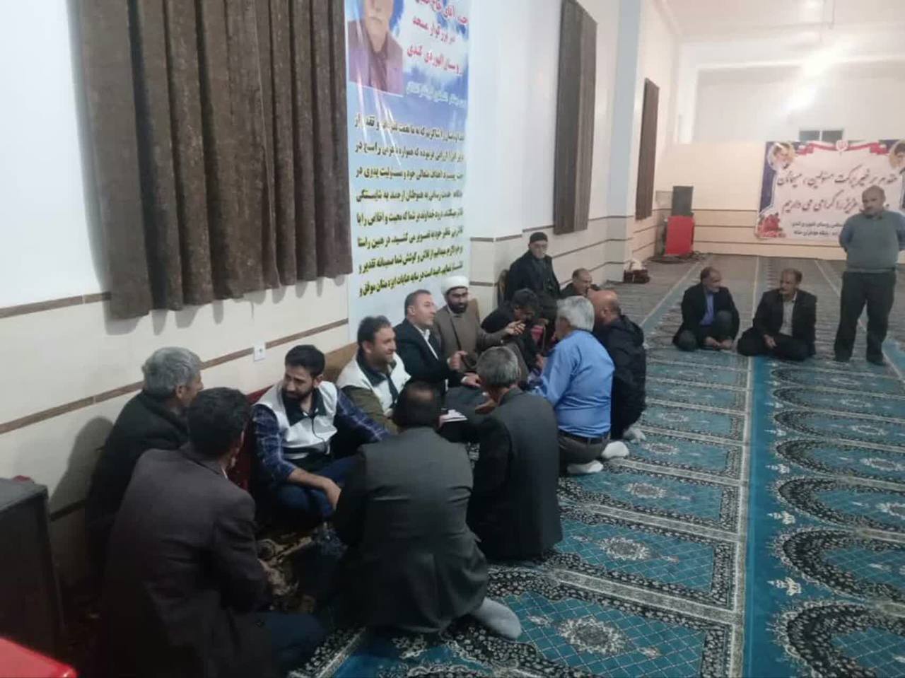 دیدار چهره به چهره مدیر بنیاد مسکن انقلاب اسلامی به همراه کارشناسان و ناظرین فنی روستایی شهرستان چایپاره