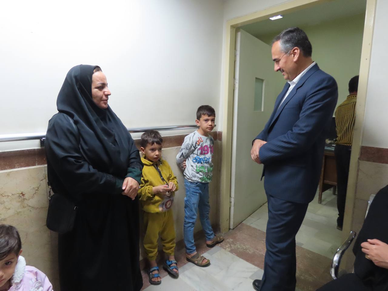 بازدید شبانه فرماندار شهرستان به صورت سرزده از نحوه ارائه خدمات به بیماران در بیمارستان امام خمینی(ره)