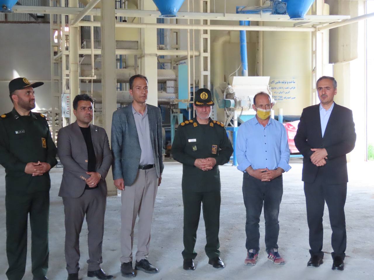 مراسم تجلیل از کارگران کارخانه خوراک دام آرازدن شهرستان چایپاره