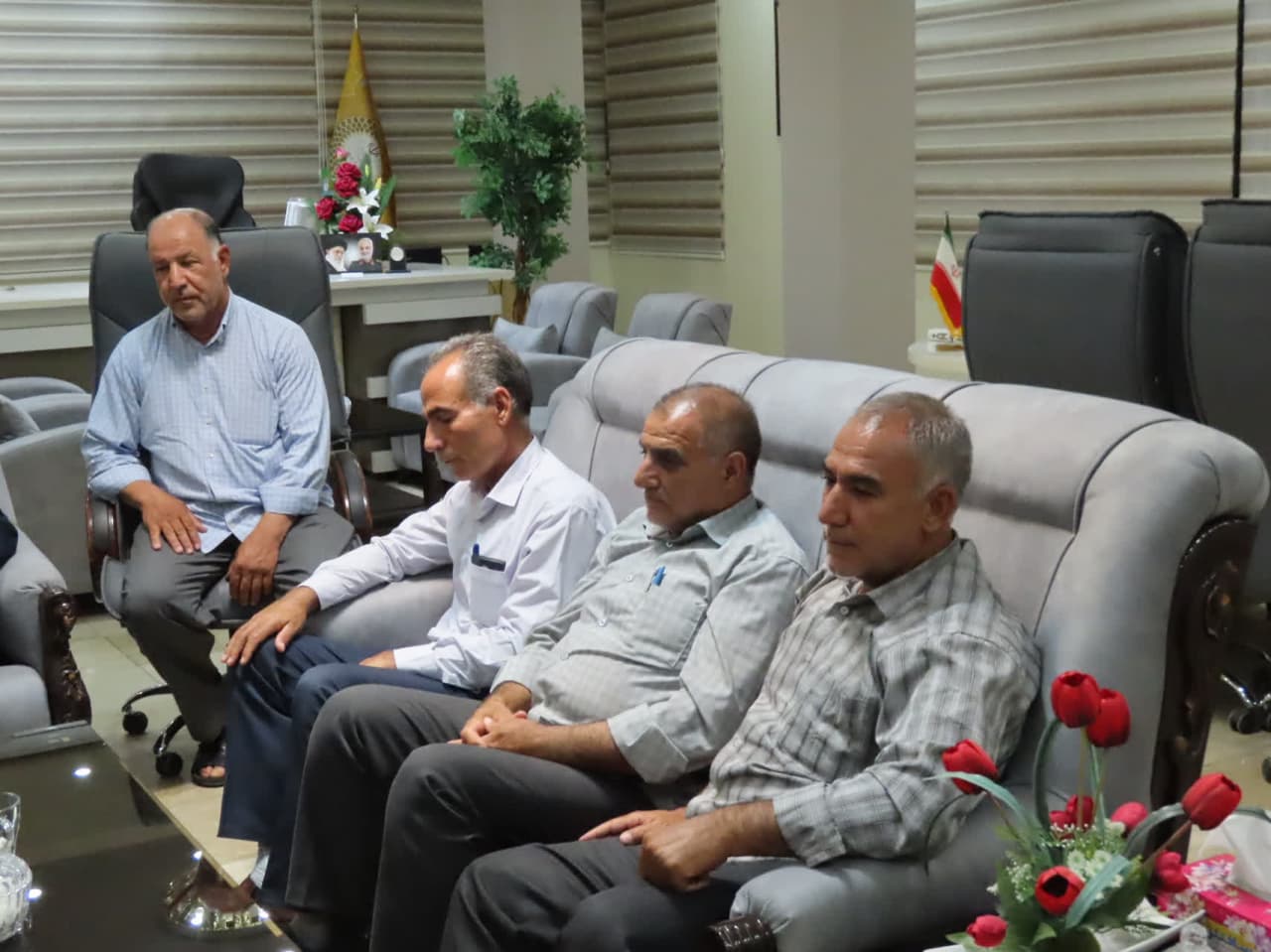 دیدار جمعی از پیشکسوتان دفاع مقدس استان کرمانشاه با فرماندار چایپاره