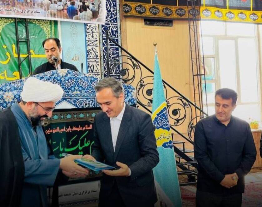 تجلیل فرماندار شهرستان چایپاره از امام جمعه شهرستان