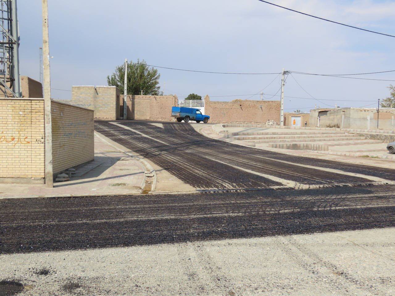 بازدید فرماندار از اجرای طرح هادی روستای کامل آباد