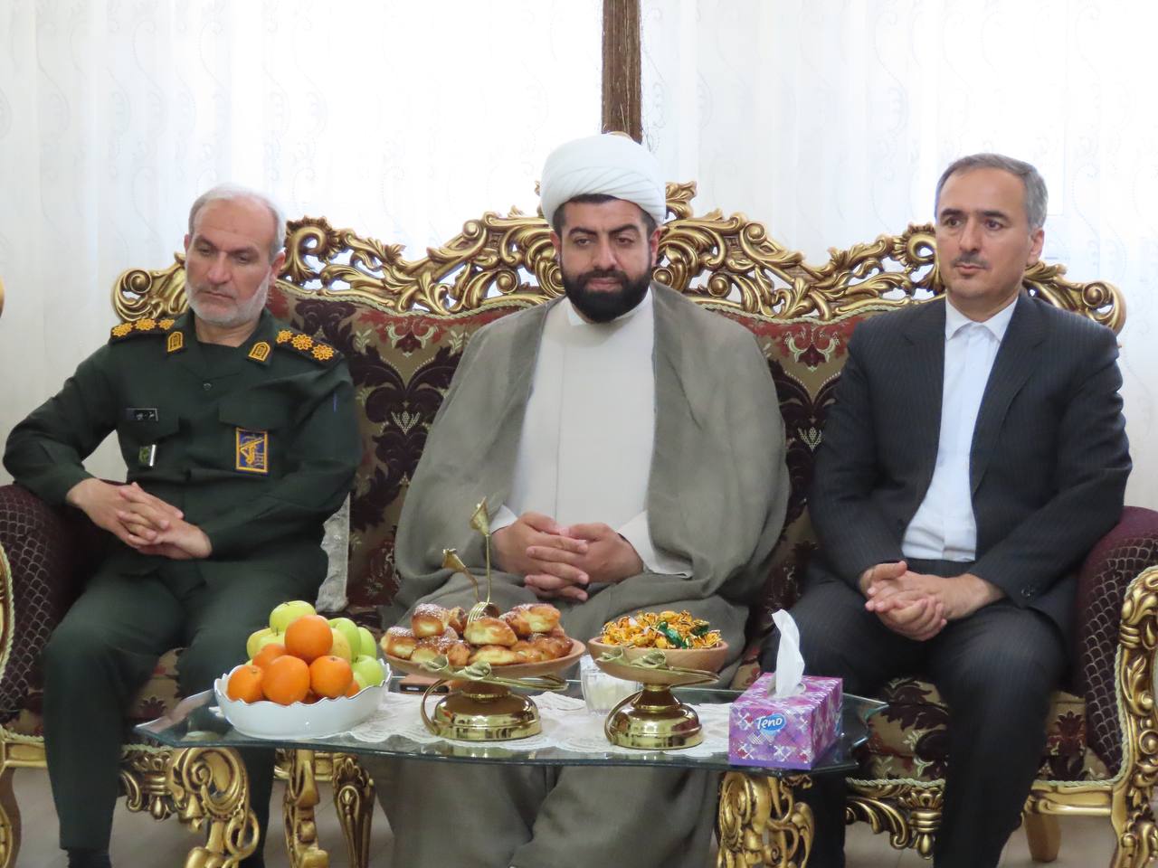 تجلیل فرماندار از دختر شهید سرافراز ماکویی حصار