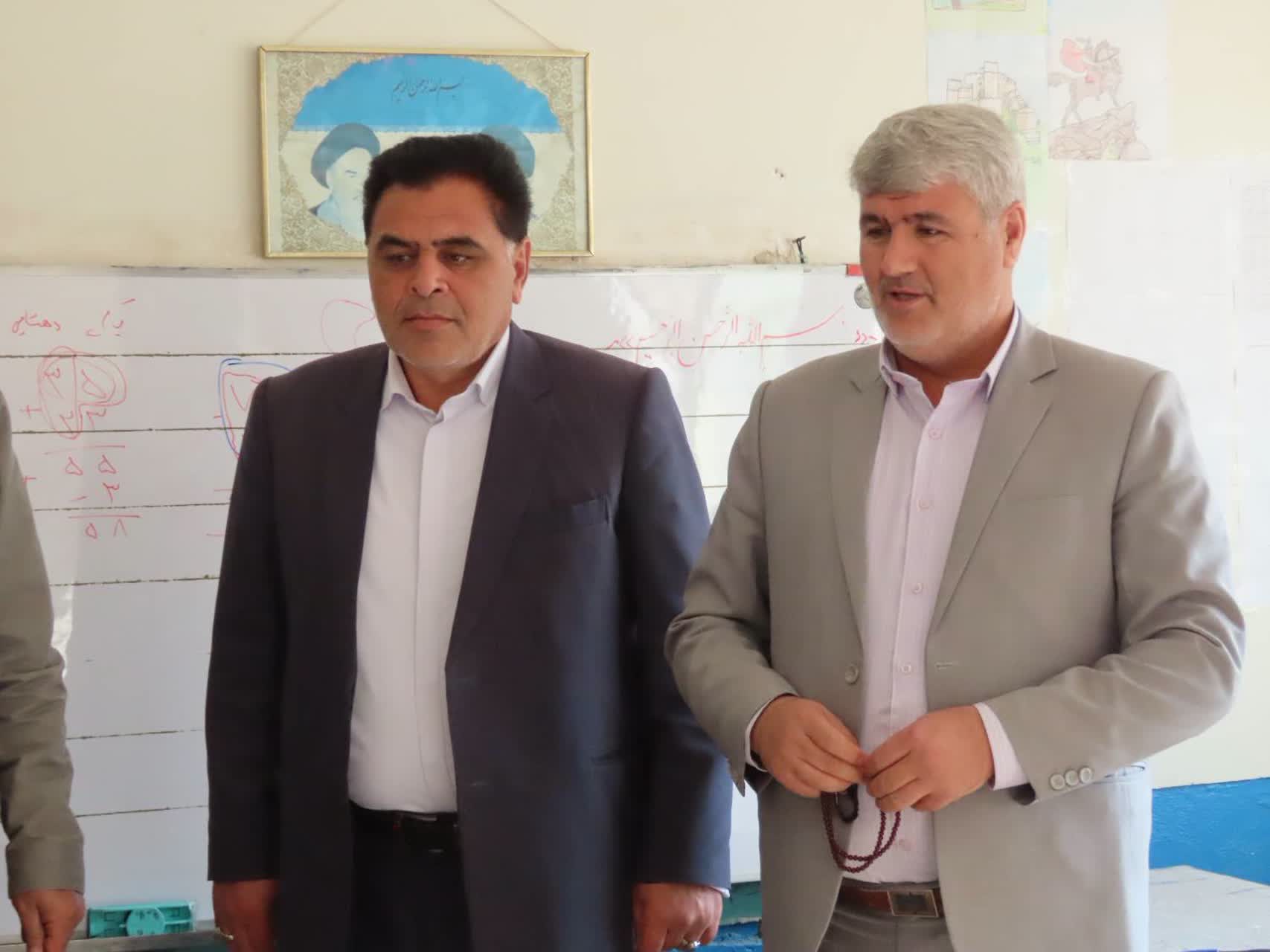 بازدید فرماندار شهرستان چایپاره از دبستان پیروزی روستای چیرکندی