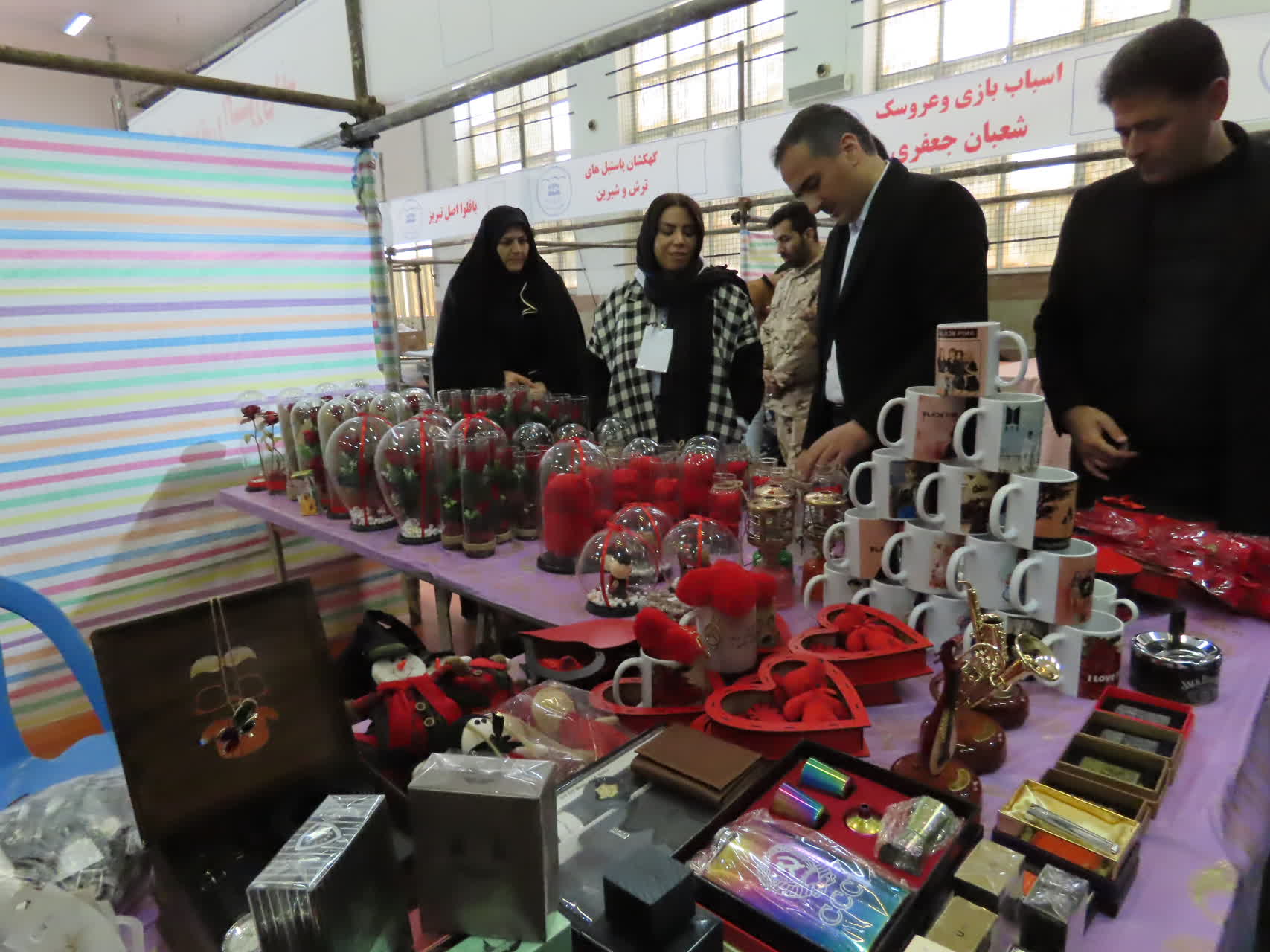 افتتاح نمایشگاه انواع صنایع دستی و غذایی مشاغل خانگی شهری و روستایی