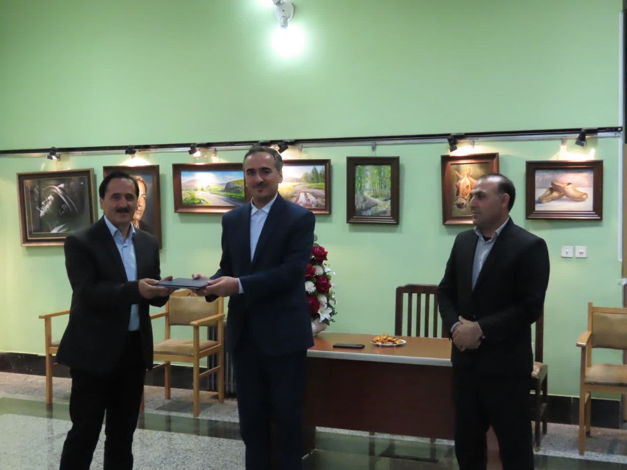 گزارش تصویری آیین تجلیل از هنرمندان گروه نقاشی