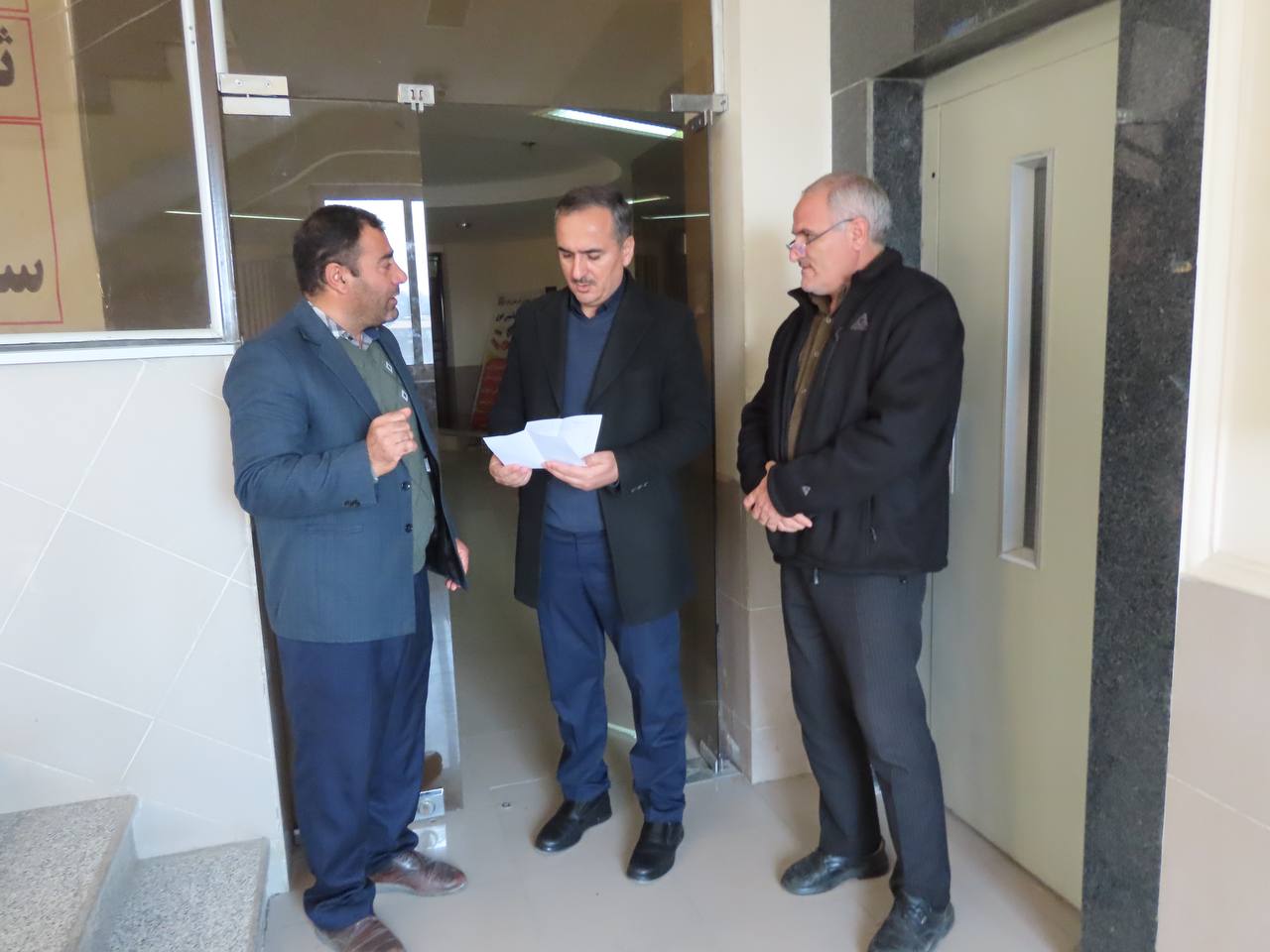بازدید سرزده سعید شکورزاده فرماندار چایپاره از مجتمع اداری شهرستان