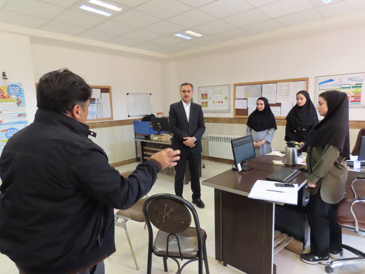 همزمان با آغاز هفته سلامت / دیدار فرماندار با مدیر و کارکنان شبکه بهداشت و درمان شهرستان چایپاره به مناسبت هفته سلامت