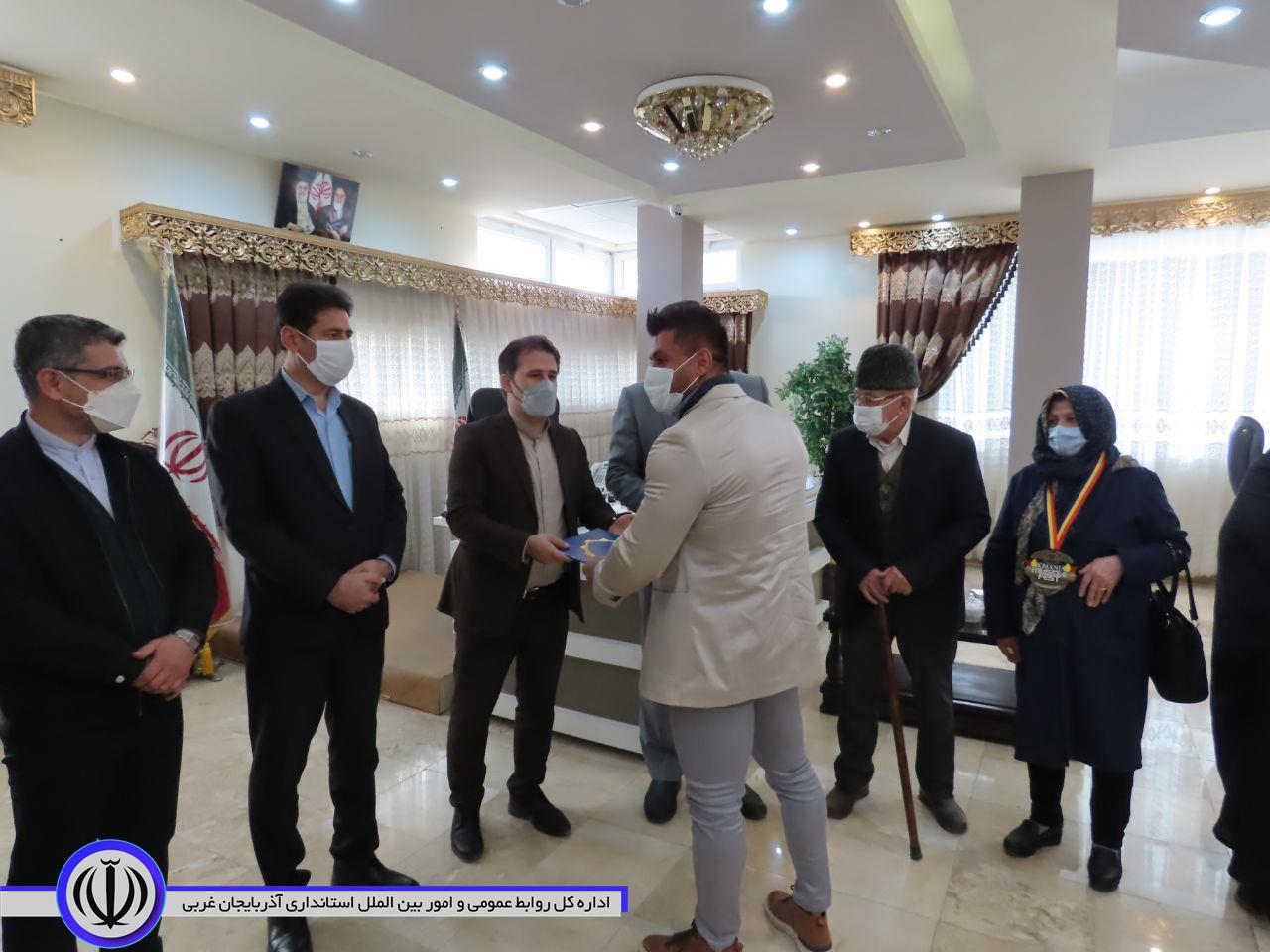مراسم تجلیل از قهرمان و افتخار آفرین رشته پرورش اندام شهرستان چایپاره