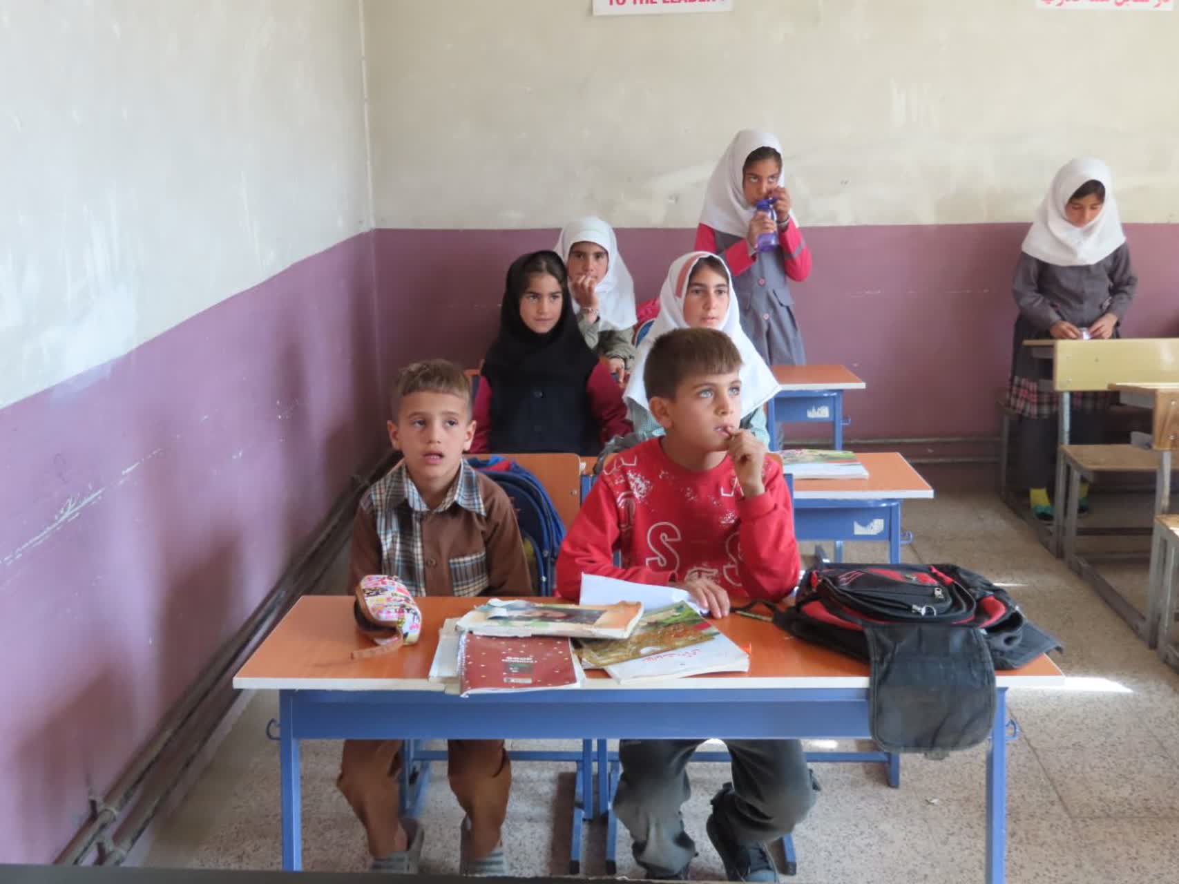 بازدید فرماندار شهرستان چایپاره از دبستان 12 بهمن روستای بالا کهریز