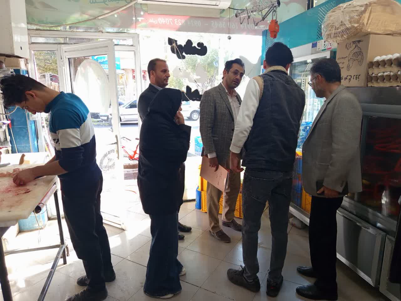 بازدید و بازرسی میدانی اعضای کمیسیون نظارت بر امور اصناف شهرستان از واحدهای صنفی تامین کننده اقلام ضروری و اساسی پیرو تأکیدات فرماندار چایپاره