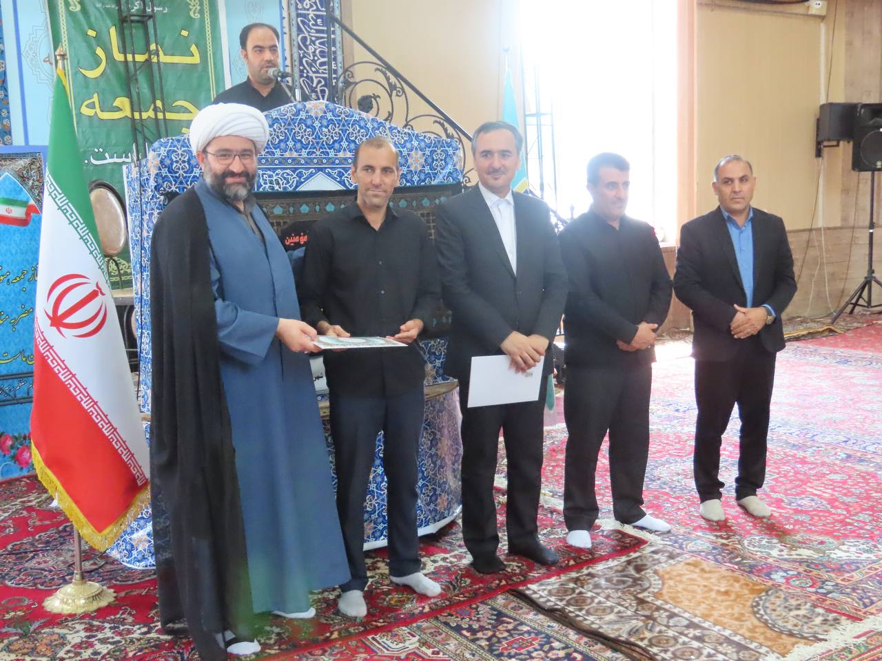 تجلیل از موذنین ، قاریان جوان و نوجوان و فعالین رسانهای ستاد نماز جمعه شهرستان چایپاره