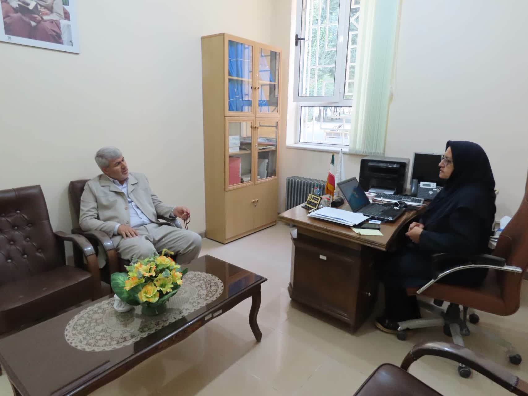 بازدید سرزده رضا اقلیمیان فرماندار چایپاره از کتابخانه عمومی شهید مفتح شهرستان