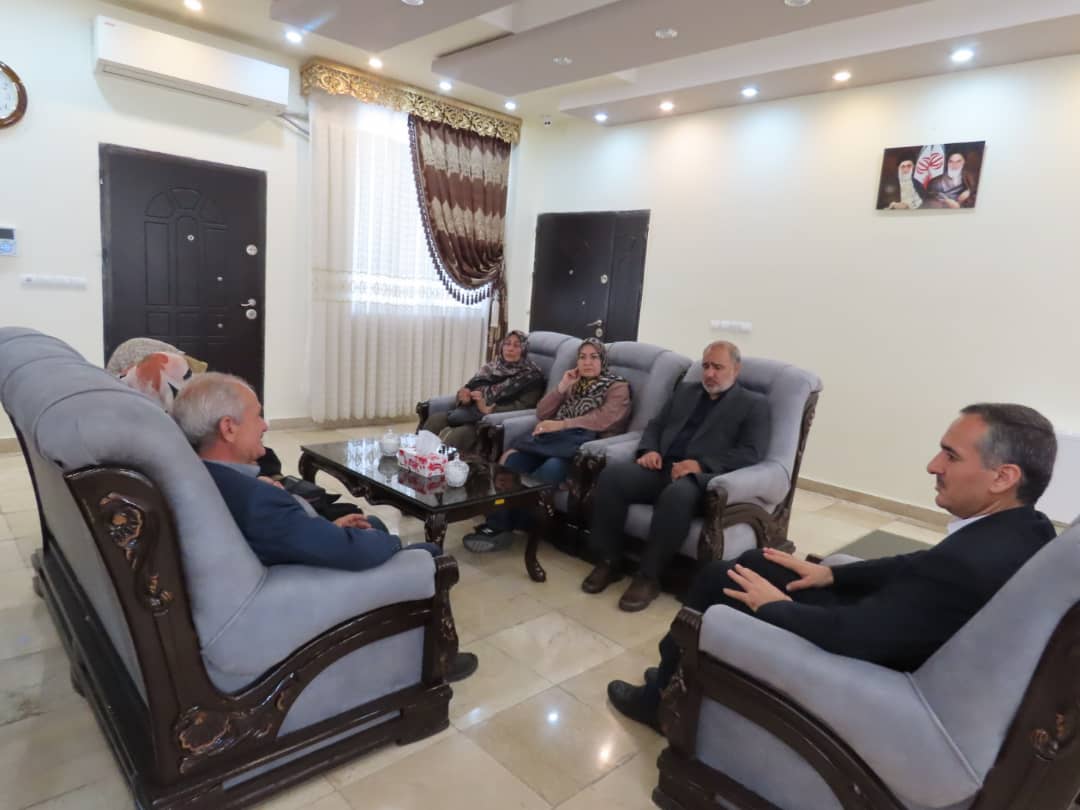 دیدار مدیرعامل و اعضای هیأت مدیره موسسه بانوان خیر مدرسه ساز استان آذربایجان شرقی با فرماندار چایپاره