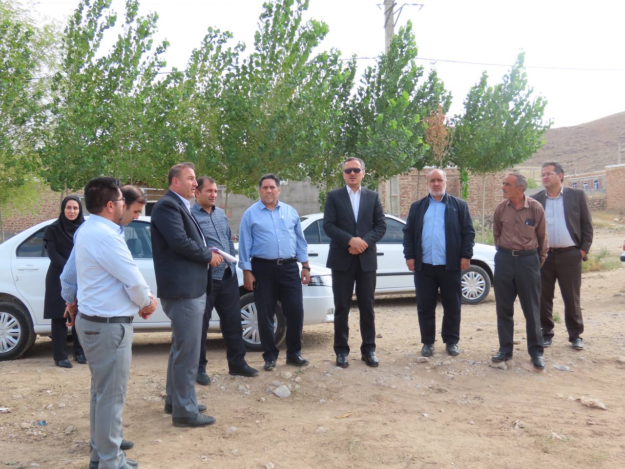 بازدید میدانی فرماندار از محل زمین احداث خانه بهداشت و چمن مصنوعی روستای بابل آباد