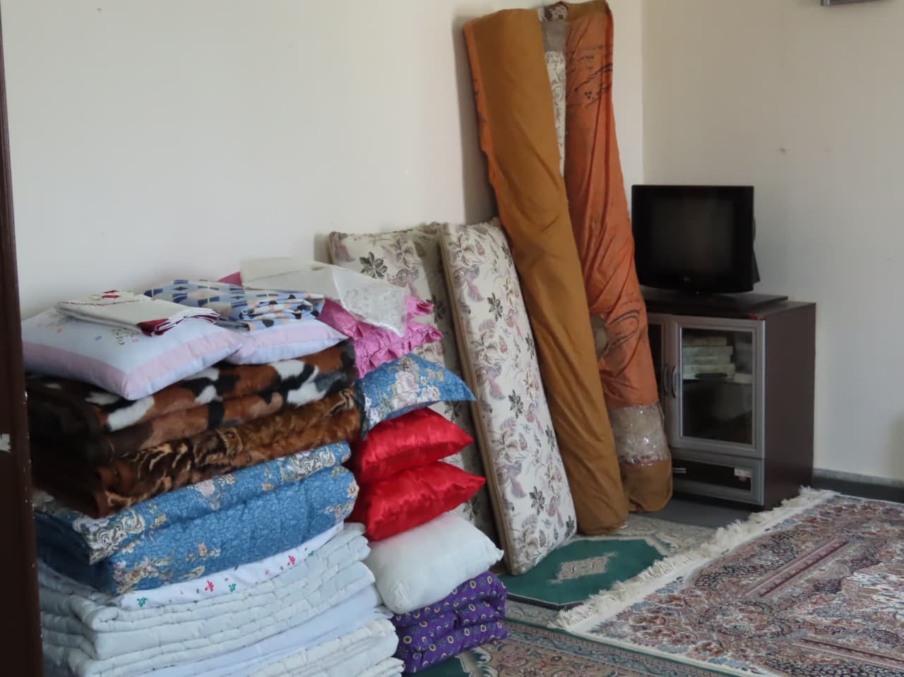اهداء جهیزیه به نوعروسان