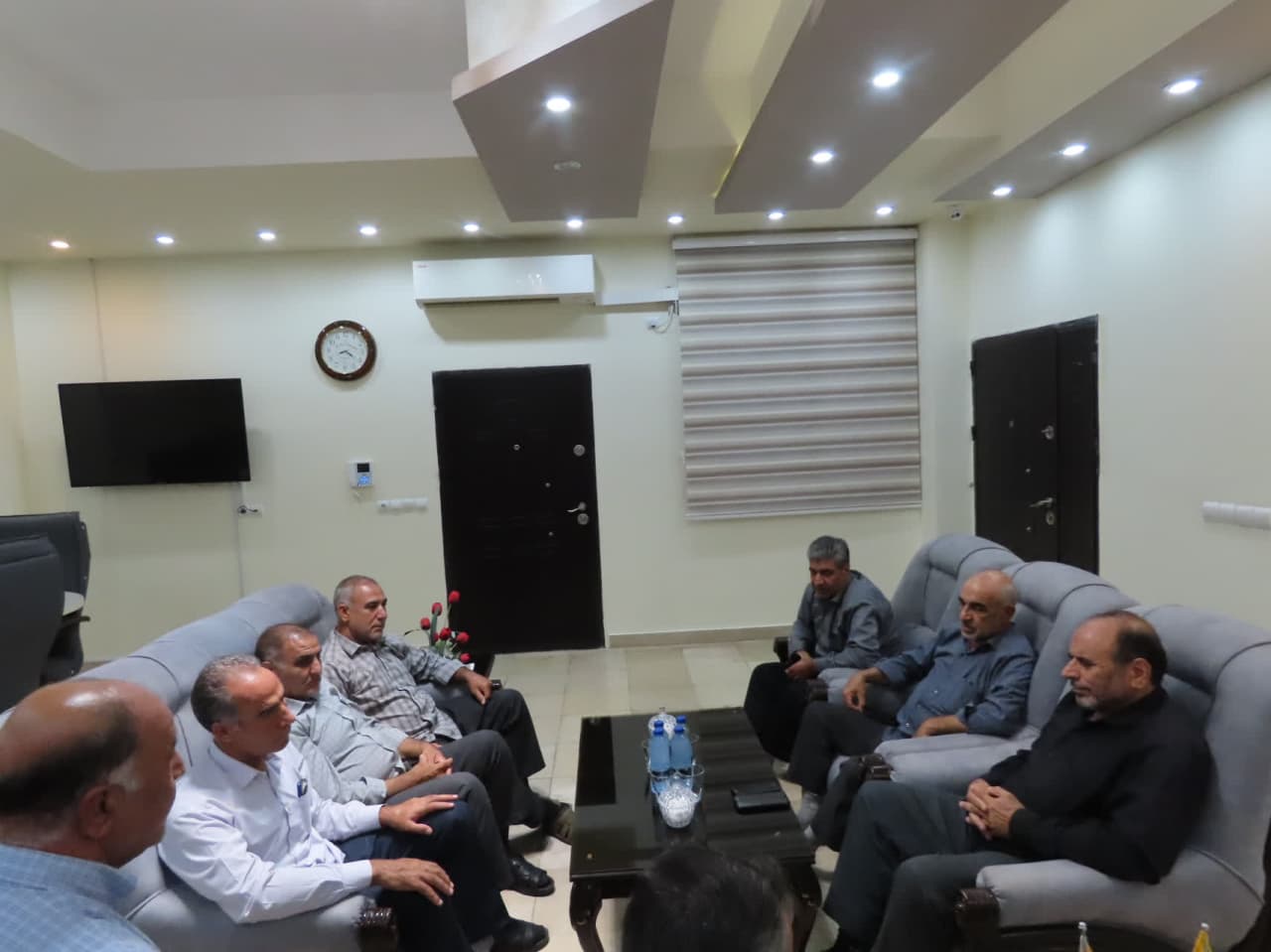 دیدار جمعی از پیشکسوتان دفاع مقدس استان کرمانشاه با فرماندار چایپاره