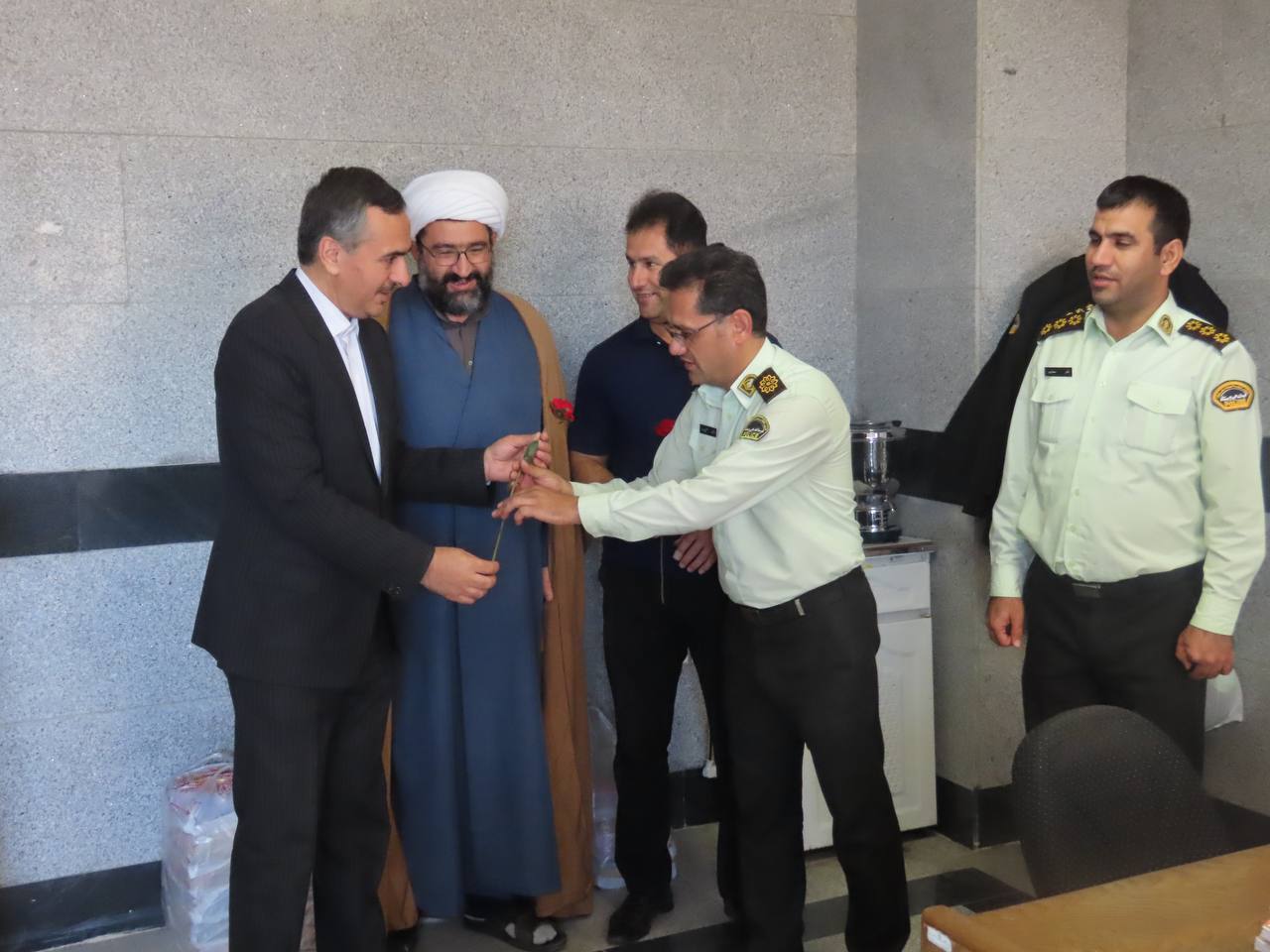 تجلیل فرماندار چایپاره از فرمانده انتظامی شهرستان
