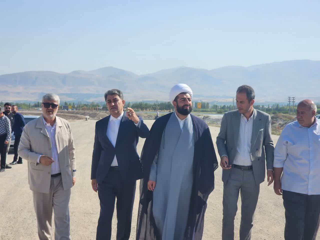 بازدید فرماندار چایپاره از عملیات عمرانی بزرگراه ایواوغلی - گیت ورودی منطقه آزاد ماکو در محدوده شهرستان