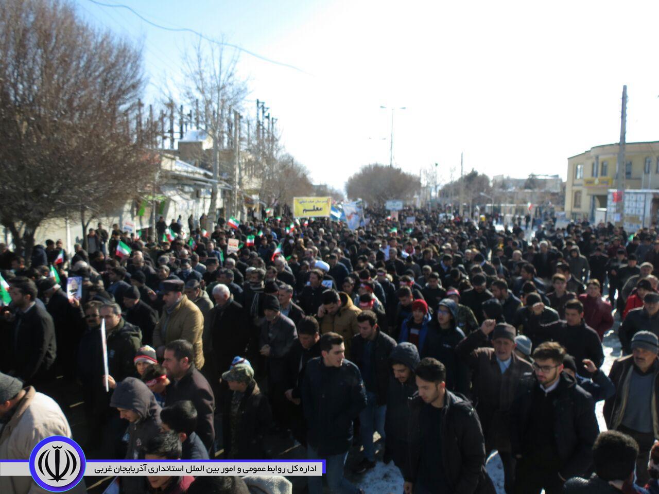 راهپیمایی 22بهمن باحضور باشکوه مردم در شهرستان چایپاره برگزارشد.