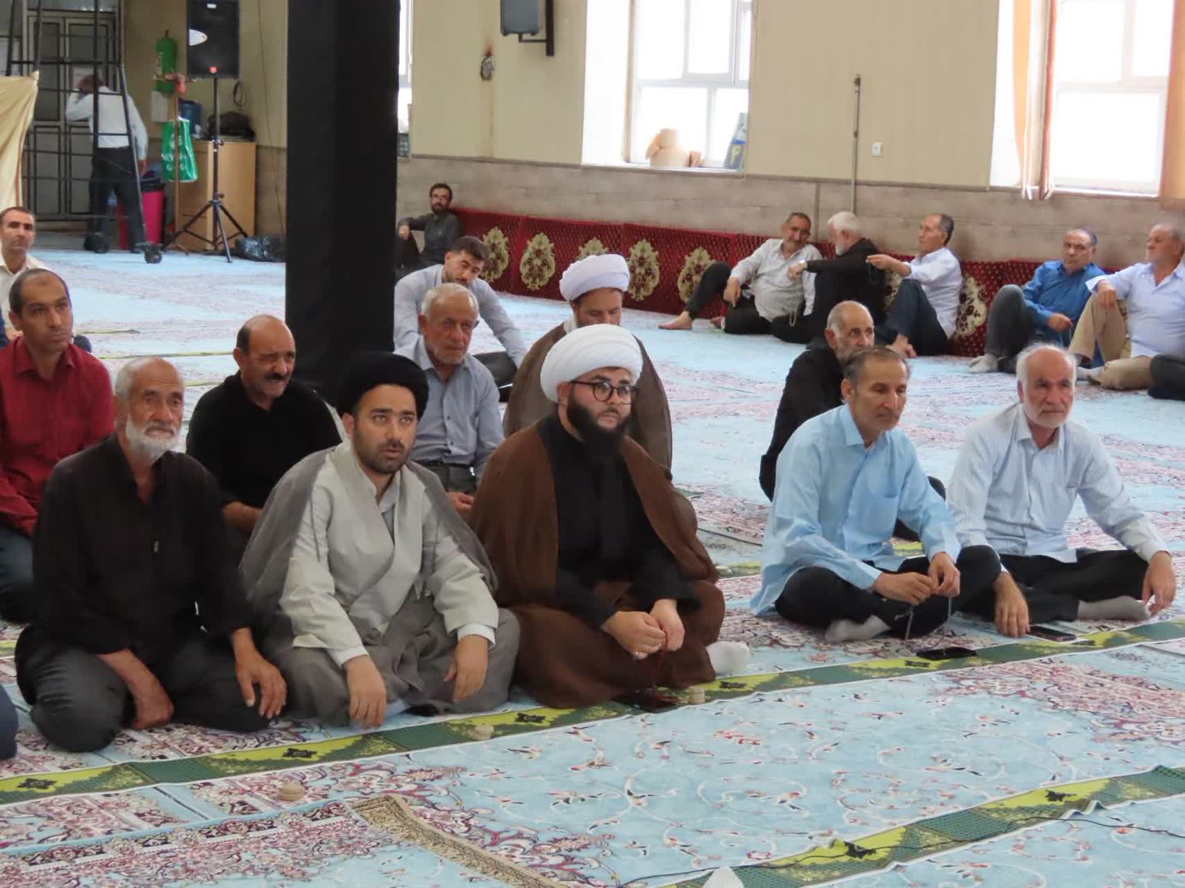 سخنرانی رضا اقلیمیان فرماندار شهرستان چایپاره پیش از خطبه های نماز جمعه