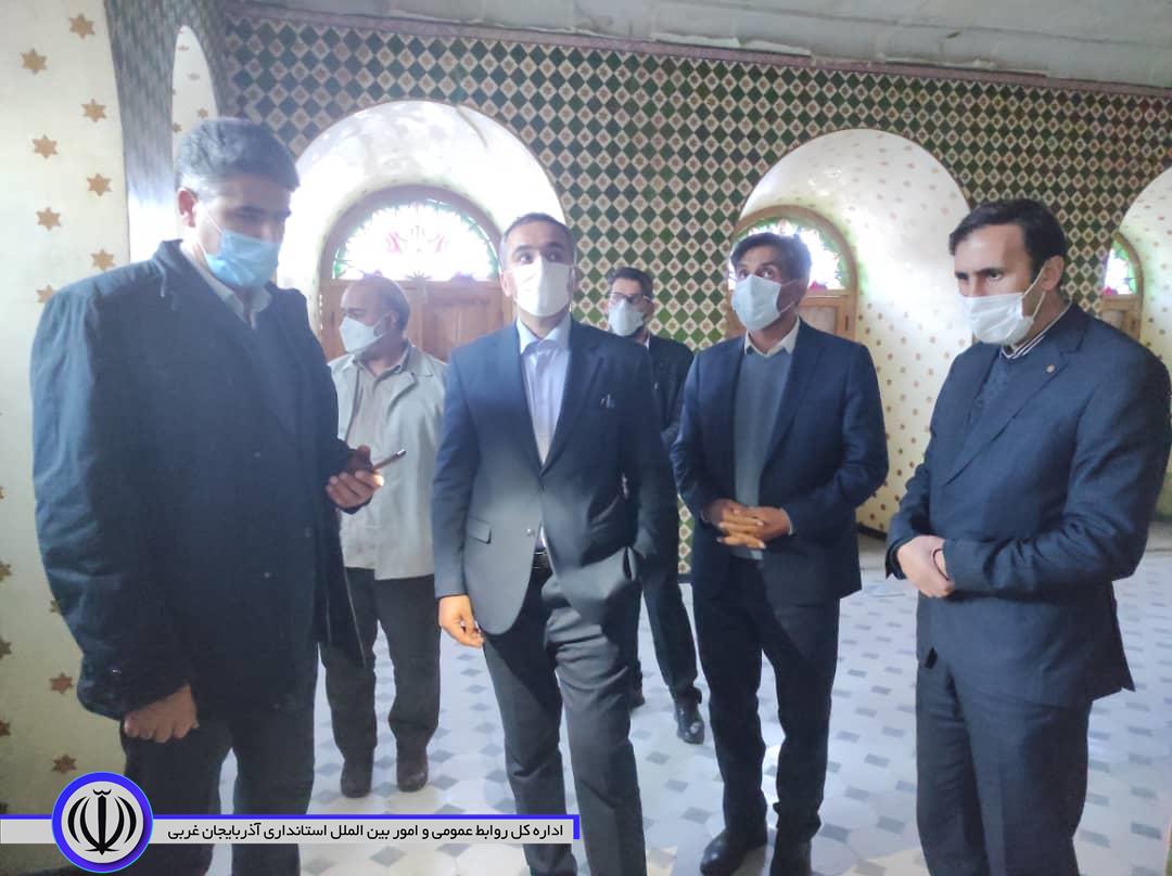 شکورزاده فرماندار شهرستان چایپاره در حاشیه بازید از نمایشگاه هنر و هنرمندان منطقه آزاد تجاری صنعتی ماکو ، ازساماندهی باغ و کاخ سردار ماکو بازدید نمودند