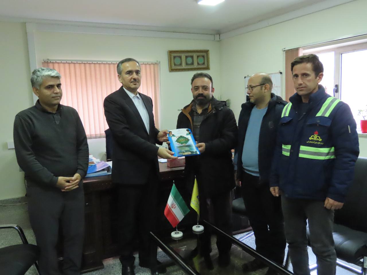 بازدید سرزده سعید شکورزاده فرماندار چایپاره از اداره گاز