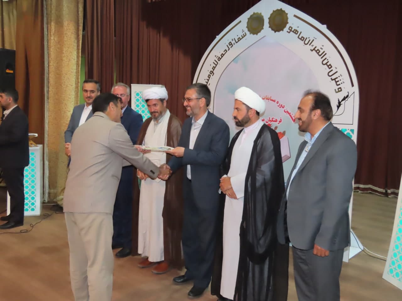 مراسم تجلیل از برندگان هشتمین دوره مسابقات قرآن ، عترت و نماز