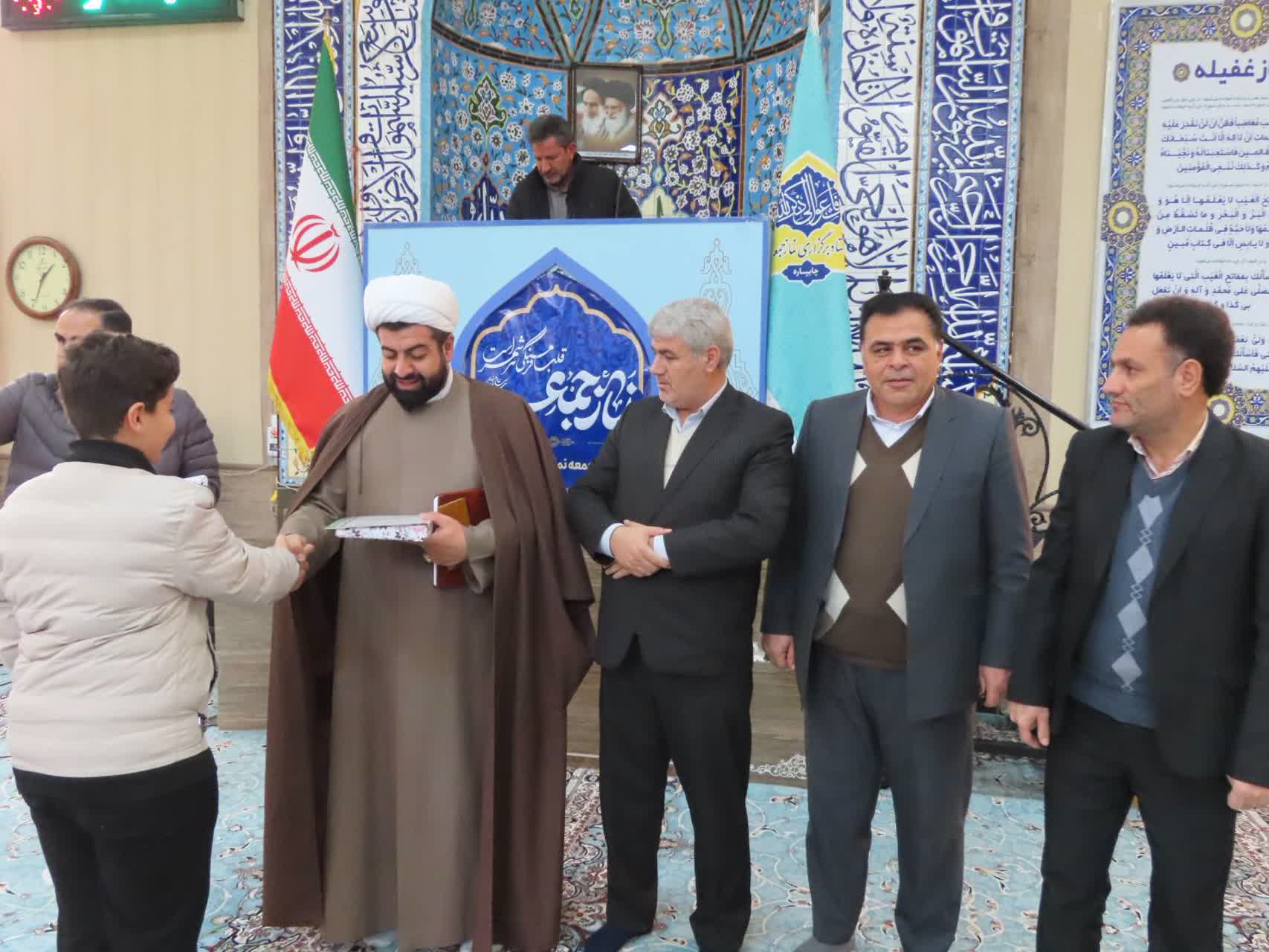 تقدیر و تجلیل از دانش آموزان برتر حوزه پرورشی شهرستان