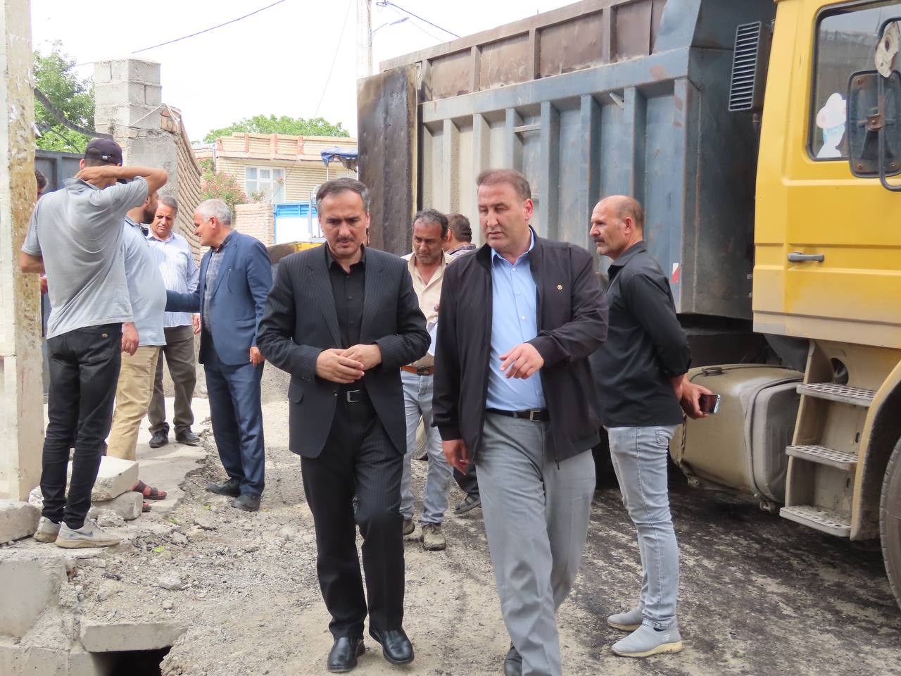 بازدید فرماندار از روند آسفالتریزی معابر سطح روستای کسیان