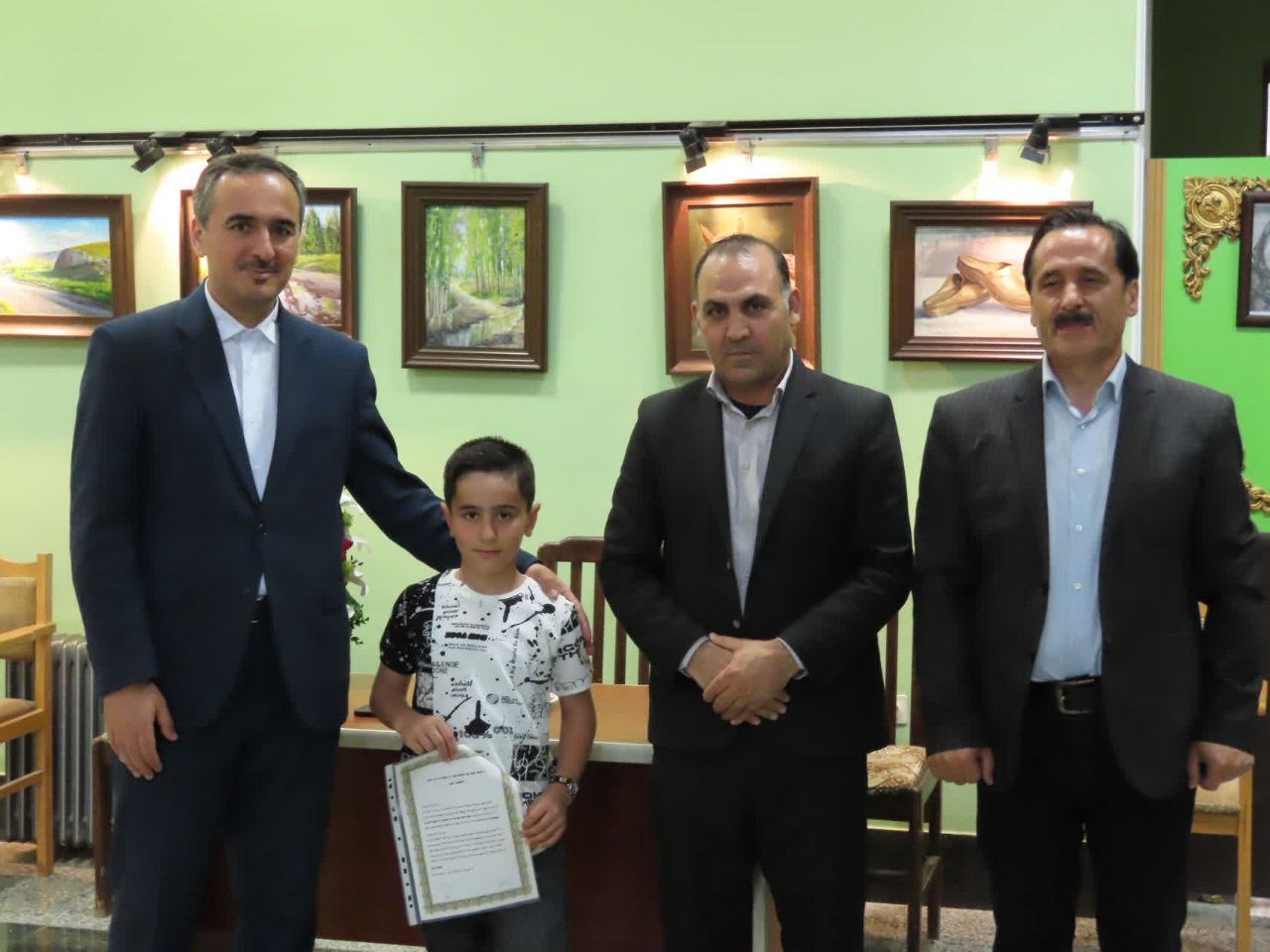 گزارش تصویری آیین تجلیل از هنرمندان گروه نقاشی