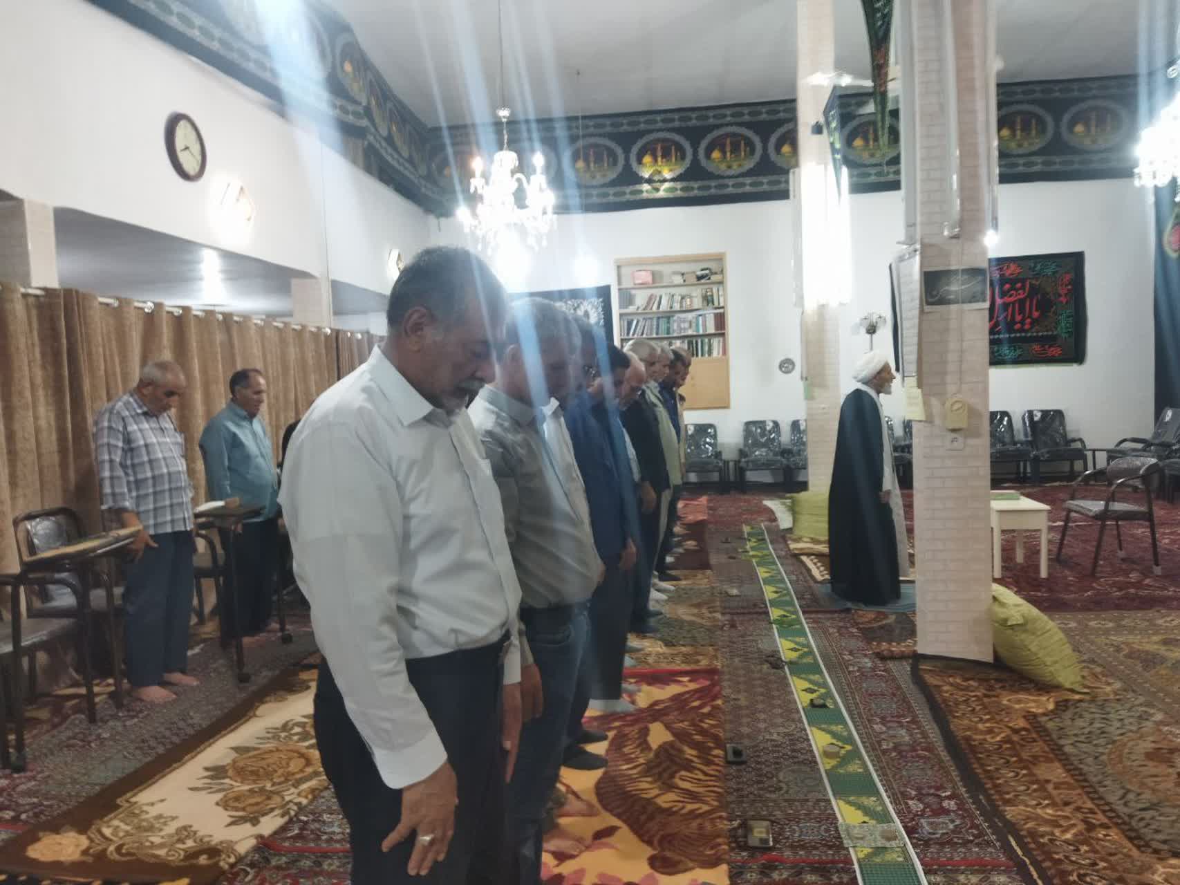 حضور فرماندار چایپاره در جمع نمازگزاران مسجد حضرت سیدالشهدا علیهالسلام