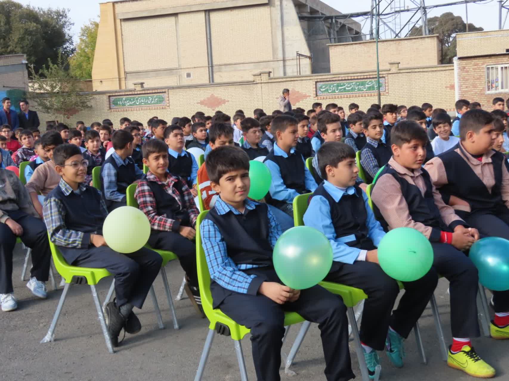 افتتاح فضای ورزشی روباز (چمن مصنوعی) دبستان آیت الله طالقانی