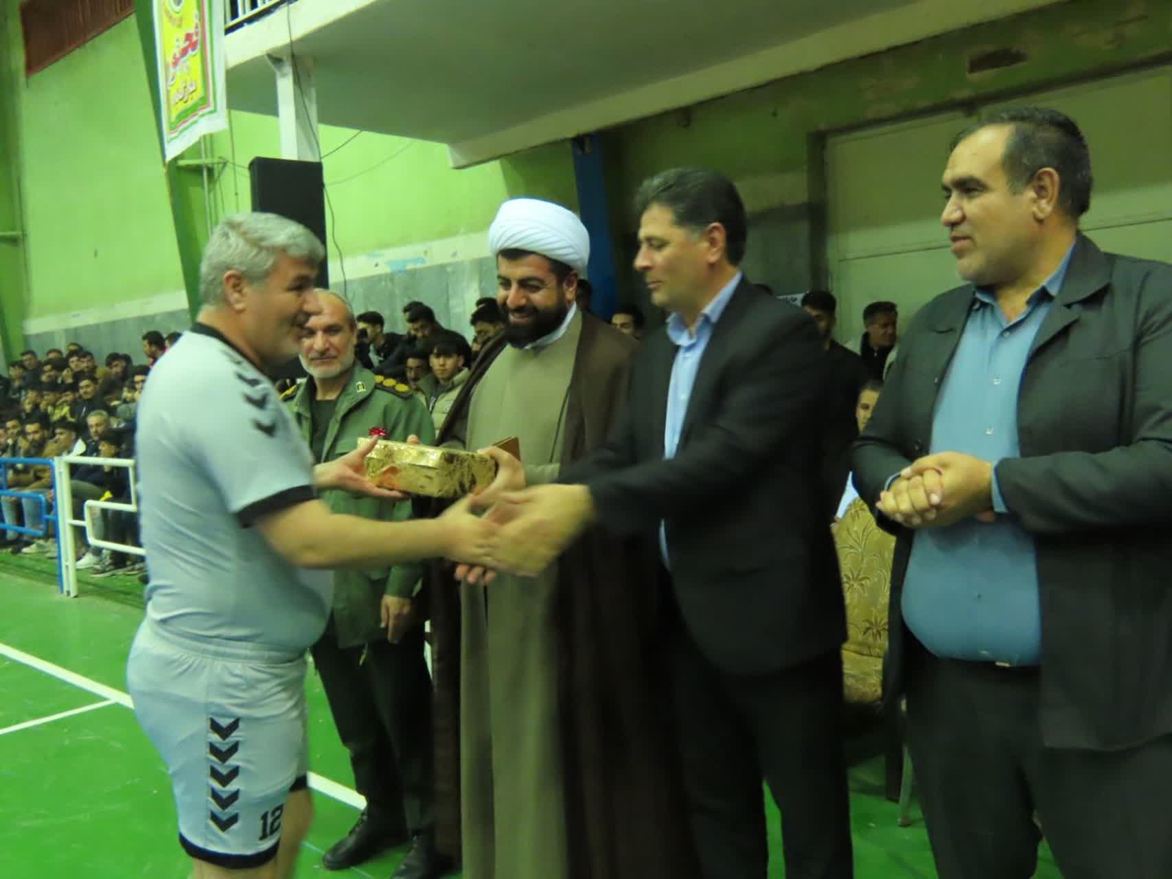 پیروزی پیشکسوتان چایپاره در دیدار دوستانه گرامیداشت چهل‌وهفتمین سالگرد پیروزی انقلاب اسلامی