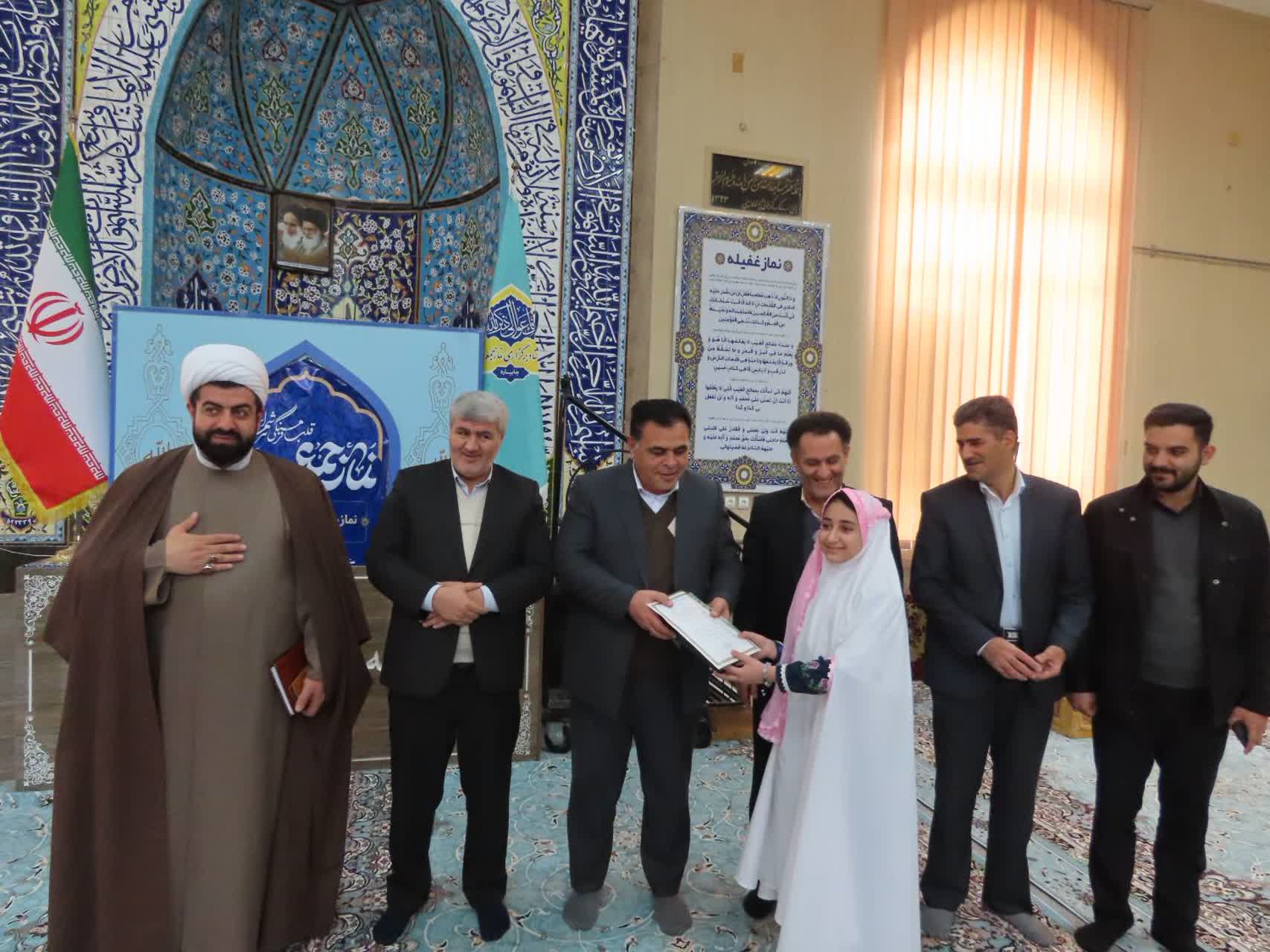 تقدیر و تجلیل از دانش آموزان برتر حوزه پرورشی شهرستان